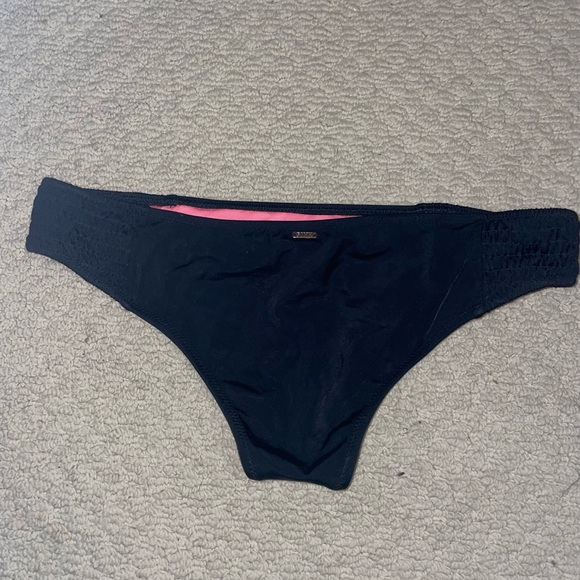 Cheeky PINK bikini bottoms - Picture 2 of 2